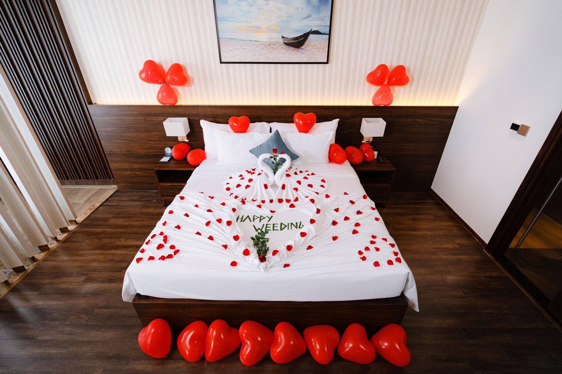 Romantic anniversary flower arrangement styled by Bhagwati